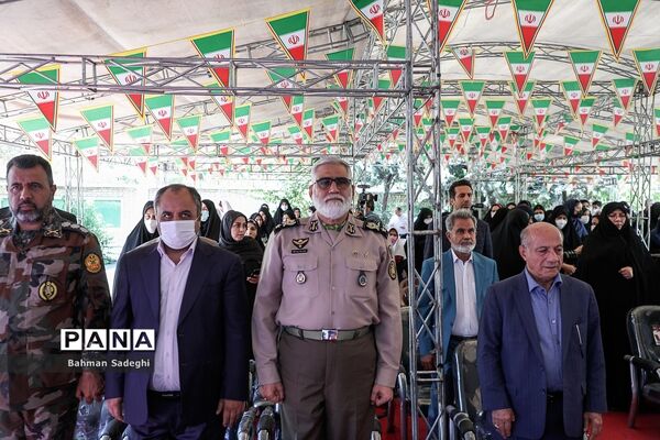 مراسم تجلیل از دانش‌آموزان ممتاز و نخبه مدارس خیرساز