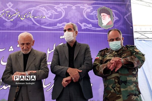 مراسم تجلیل از دانش‌آموزان ممتاز و نخبه مدارس خیرساز