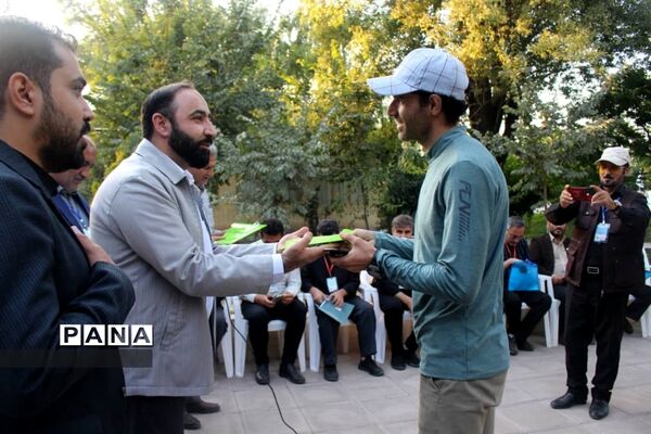 نشست صمیمی قائم مقام معاون وزیر در سازمان دانش‌آموزی با عوامل و سرپرستان اردوی قطبی دماوند