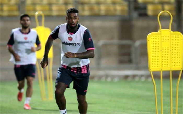 حیرت پرسپولیسی‌ها از بغل پاهای لوکادیا