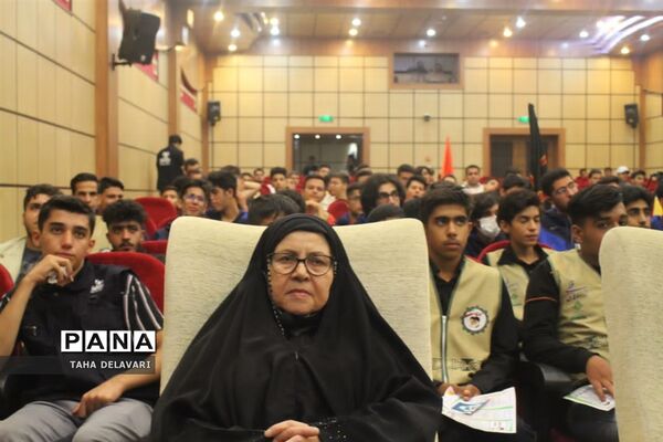 نشست جهاد تبیین در اردوی قطبی اعضای سازمان دانش‌آموزی در اردوگاه دماوند