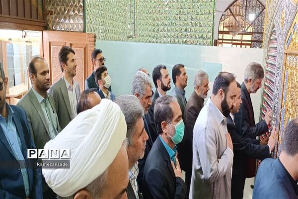 ادای احترام معاون پرورشی و‌فرهنگی وزارت آموزش و‌پرورش به ساحت شهدا