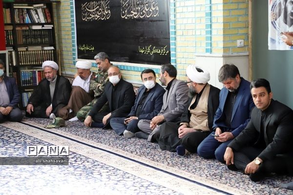 آیین غبارروبی و عطرافشانی مزار شهدا به‌مناسبت هفته دولت