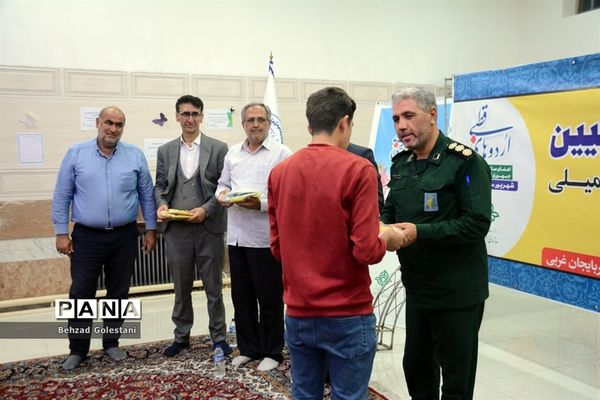 نشست جهاد تبیین اعضای سازمان دانش‌آموزی در اردوی قطب 5  آذربایجان غربی