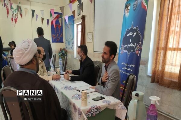 برپایی میز خدمت در آموزشگاه استثنایی صابرین آموزش و پرورش اسلامشهر