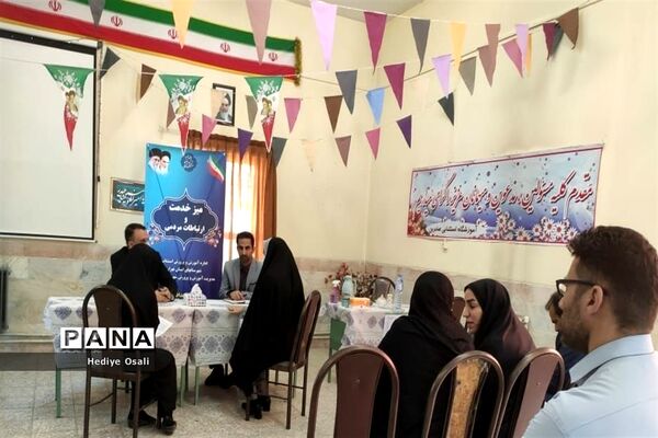 برپایی میز خدمت در آموزشگاه استثنایی صابرین آموزش و پرورش اسلامشهر