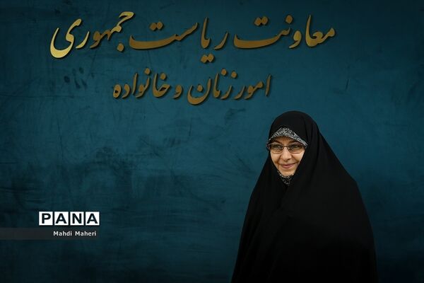 نشست معاون رئیس‌جمهوری در امور زنان و خانواده با رتبه‌های برتر کنکور سراسری
