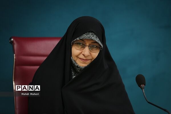 نشست معاون رئیس‌جمهوری در امور زنان و خانواده با رتبه‌های برتر کنکور سراسری
