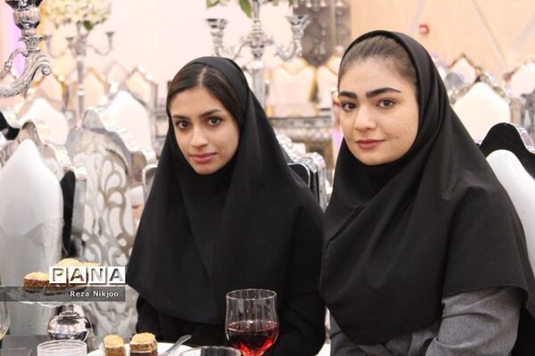 گردهمایی صمیمانه با رتبه‌های برتر کنکور