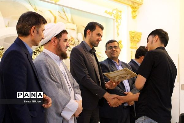 گردهمایی صمیمانه با رتبه‌های برتر کنکور