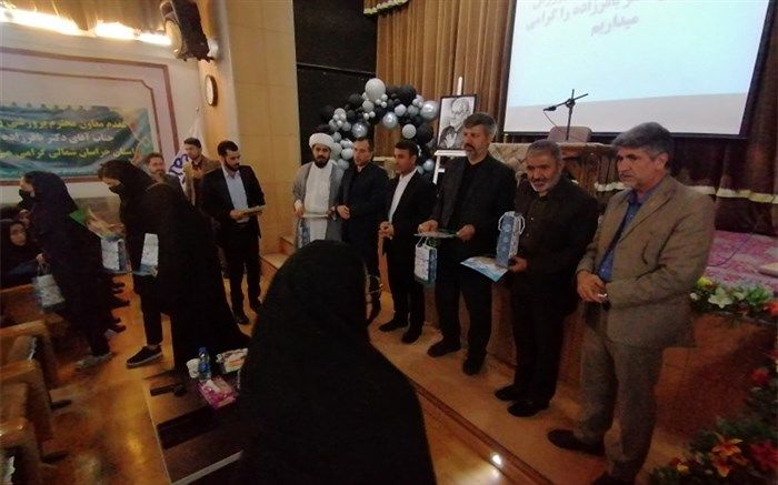 دانش‌آموزان ما باید آینده‌نگر و اهل تفکر باشند