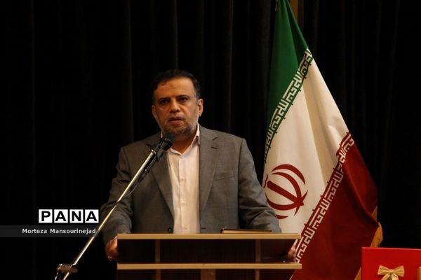 تجلیل از کارکنان اداره‌کل آموزش و پرورش هرمزگان