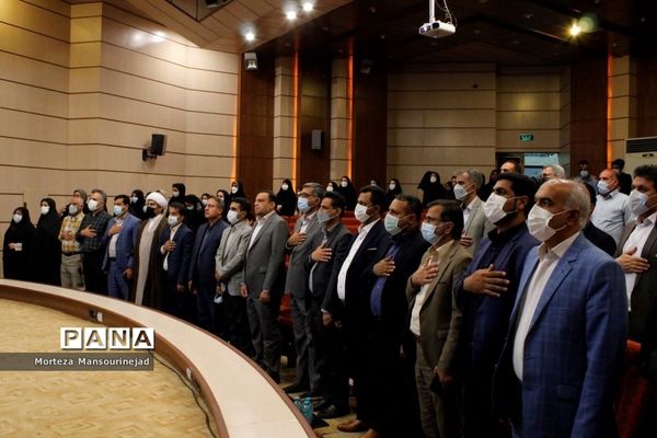 تجلیل از کارکنان اداره‌کل آموزش و پرورش هرمزگان