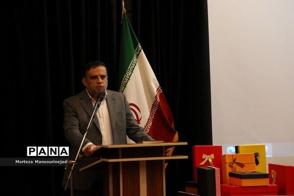 تجلیل از کارکنان اداره‌کل آموزش و پرورش هرمزگان