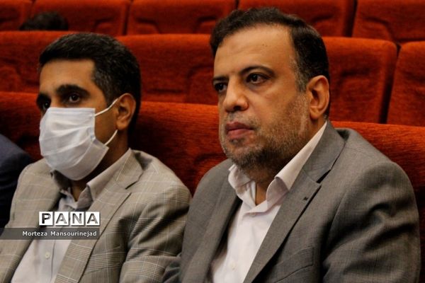 تجلیل از کارکنان اداره‌کل آموزش و پرورش هرمزگان