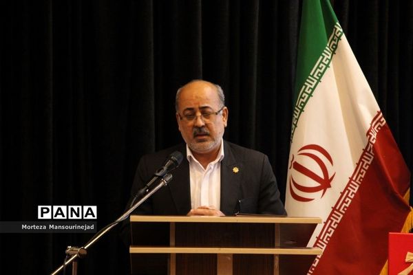 تجلیل از کارکنان اداره‌کل آموزش و پرورش هرمزگان