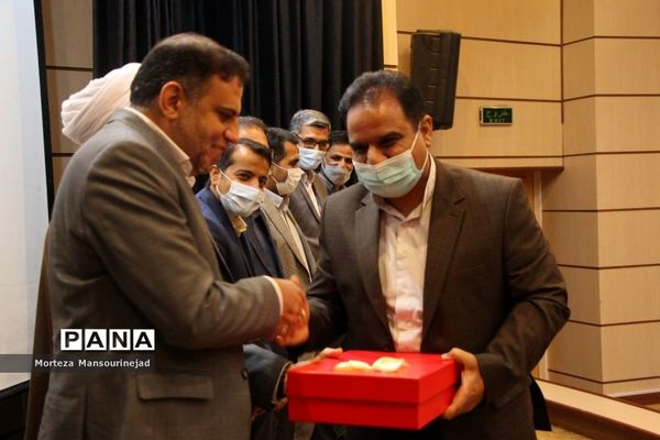 تجلیل از کارکنان اداره‌کل آموزش و پرورش هرمزگان