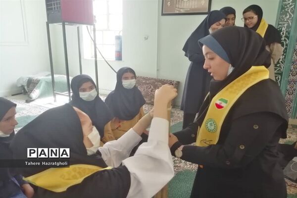 آموزش مهارت تشکیلاتی چوب و گره در دبیرستان عصمت صفادشت ملارد