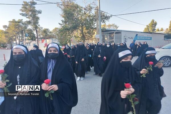 حضور دانش‌آموزان عضو سازمان دانش‌آموزی فارس بر مزار شهید خادم صادق