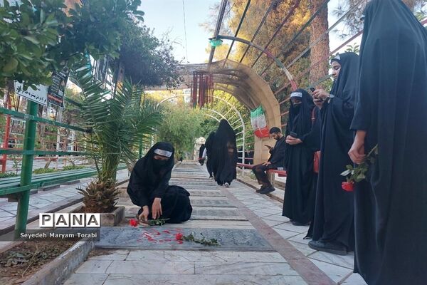 حضور دانش‌آموزان عضو سازمان دانش‌آموزی فارس بر مزار شهید خادم صادق