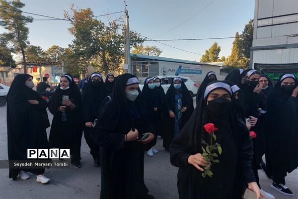 حضور دانش‌آموزان عضو سازمان دانش‌آموزی فارس بر مزار شهید خادم صادق