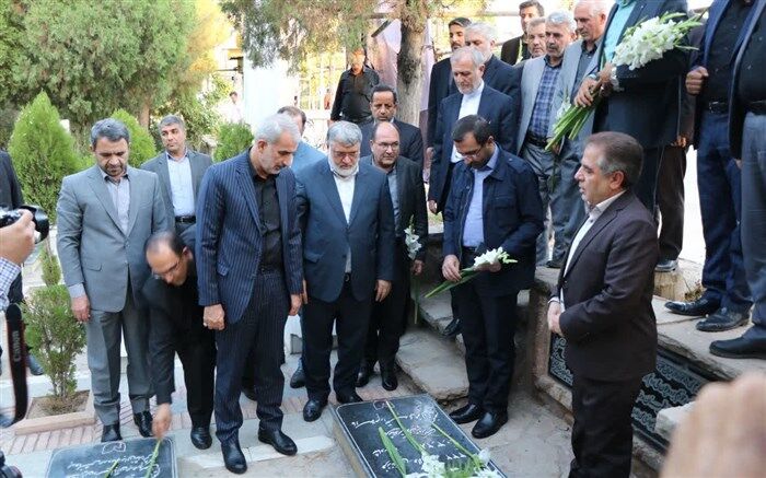 وزیر آموزش و پرورش به مقام شامخ شهدای استان آذربایجان‌غربی ادای احترام کرد
