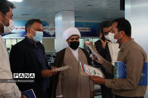 استقبال گرم مسئولان آموزش و پرورش استان از دانش‌آموزان در بازگشت از اردوی قطبی