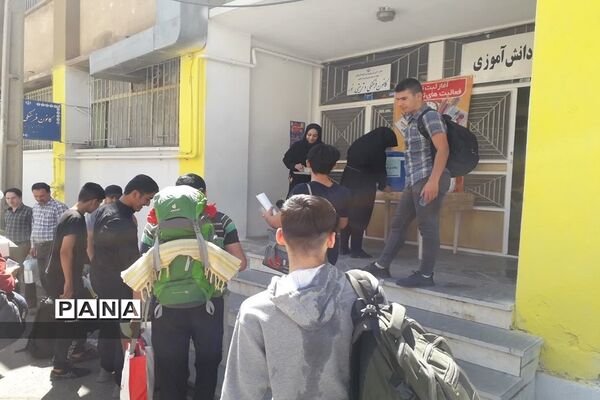 بازگشت دانش‌آموزان عضو سازمان دانش‌آموزی استان زنجان از اردوی قطبی