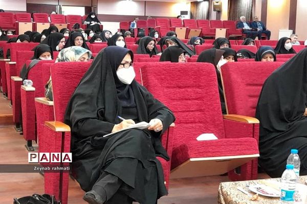 برگزاری جلسه پروژه مهر با حضور مدیران مدارس منطقه ۱۳