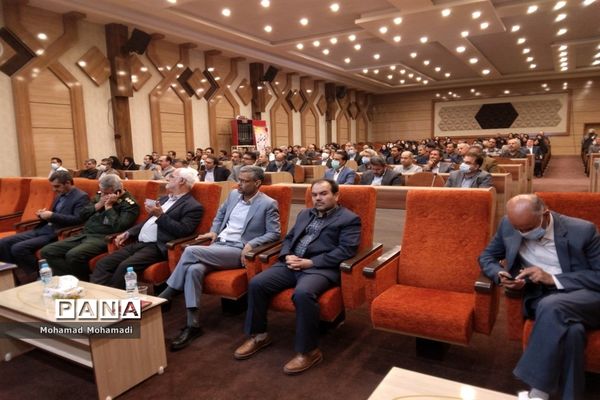 نشست مشترک مدیران مدارس با فرماندار و اعضای شورای اداری کاشمر