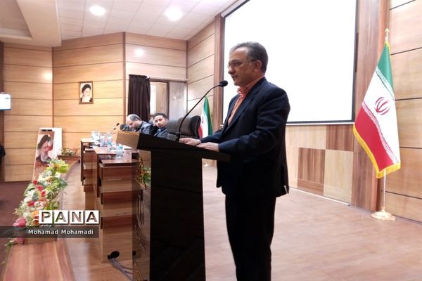 نشست مشترک مدیران مدارس با فرماندار و اعضای شورای اداری کاشمر