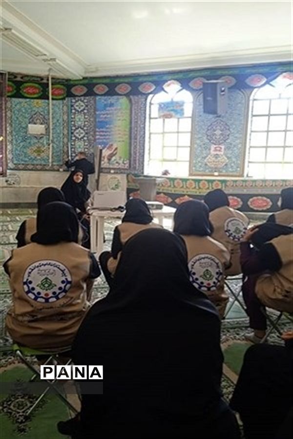 کلاس‌های آموزشی اردوی قطبی دختران در اصفهان