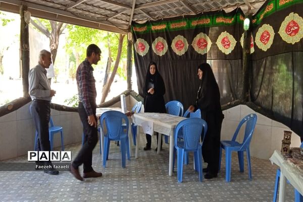 بازدید مدیر سازمان دانش آموزی استان اصفهان  از غرفه فرهنگی اردو  قطبی دختران