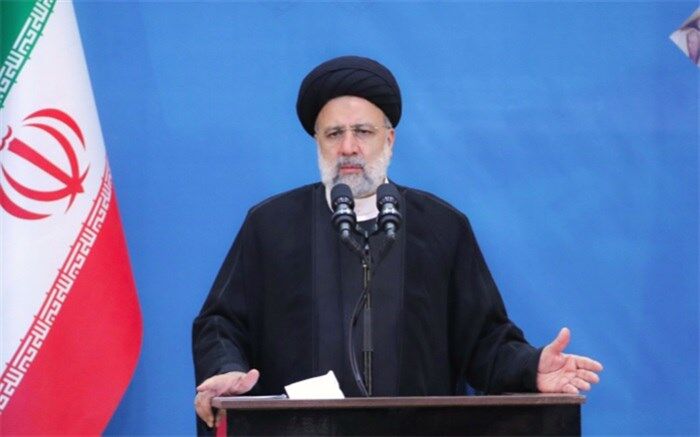 راه نجات انسان معاصر شناخت اهل بیت(ع) و حرکت در مسیر نورانی آنهاست