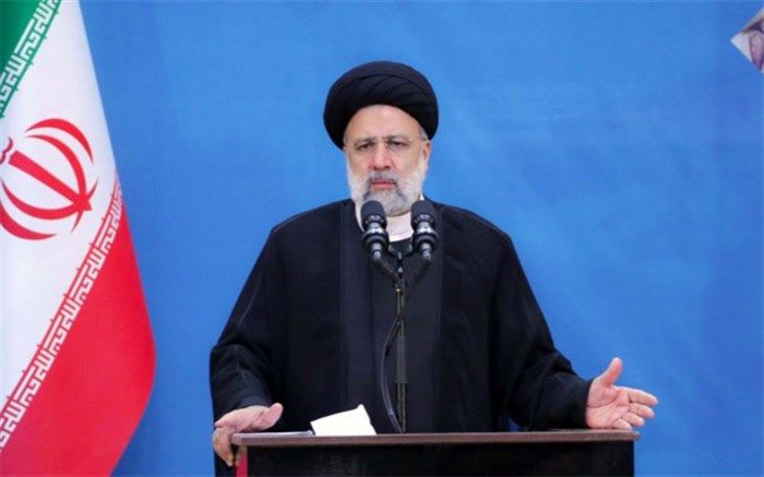 راه نجات انسان معاصر شناخت اهل بیت(ع) و حرکت در مسیر نورانی آنهاست