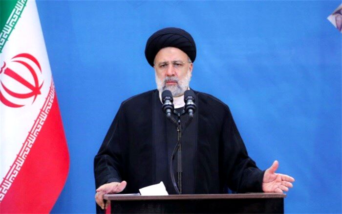 راه نجات انسان معاصر شناخت اهل بیت(ع) و حرکت در مسیر نورانی آنهاست