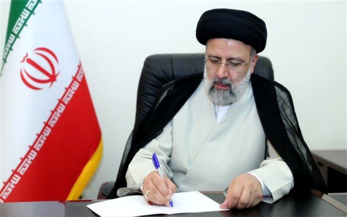 شعر آئینی به برکت انقلاب اسلامی به شکوفایی و درخشندگی کم‌نظیری رسیده است