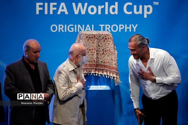 رونمایی از کاپ جام جهانی ۲۰۲۲ در برج میلاد تهران