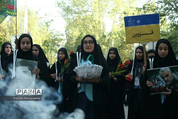 استقبال از دانش‌آموزان دختر عضو سازمان دانش‌آموزی در اردوی قطبی