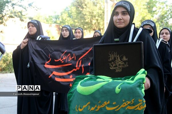 استقبال از دانش‌آموزان دختر عضو سازمان دانش‌آموزی در اردوی قطبی