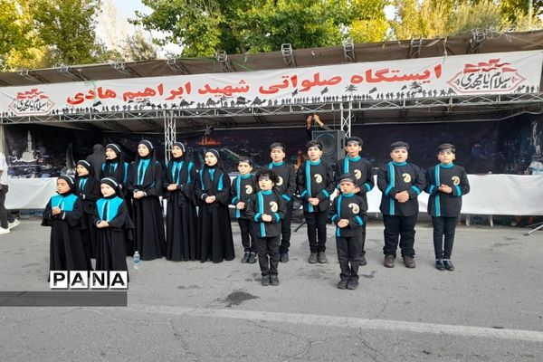 بدرقه خدام و طلائیه داران اربعین حسینی