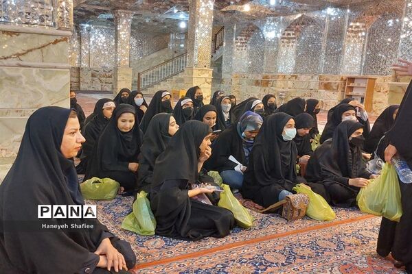 گردشگری رویداد‌محور، حضور دانش‌آموزان دختر عضو سازمان دانش‌آموزی استان فارس در حرم مطهر حضرت شاهچراغ(ع)