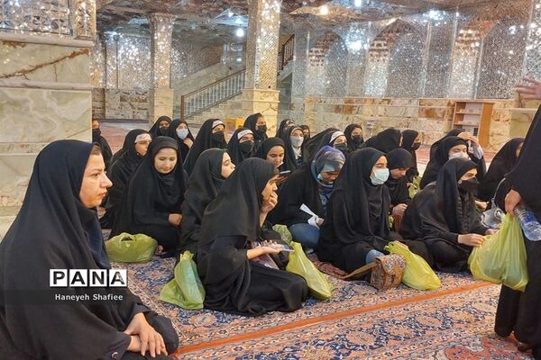 گردشگری رویداد‌محور، حضور دانش‌آموزان دختر عضو سازمان دانش‌آموزی استان فارس در حرم مطهر حضرت شاهچراغ(ع)