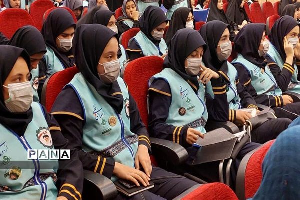 حضور اعضای دختر سازمان دانش‌آموزی البرز در اردوی قطبی دماوند