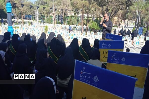 بازدید از گلستان شهدا با حضور دانش‌آموزان دختر عضو سازمان دانش‌آموزی شرکت‌کننده در اردوی قطبی