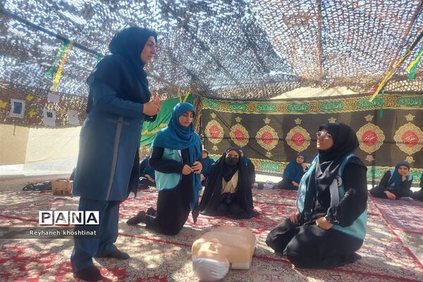 آموزش مهارت‌های اجتماعی به دانش‌آموزان در اردوی قطبی دختران