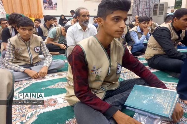 برگزاری ‌محفل انس با قرآن در ‌اردوی قطبی - گلستان