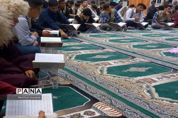 برگزاری ‌محفل انس با قرآن در ‌اردوی قطبی - گلستان