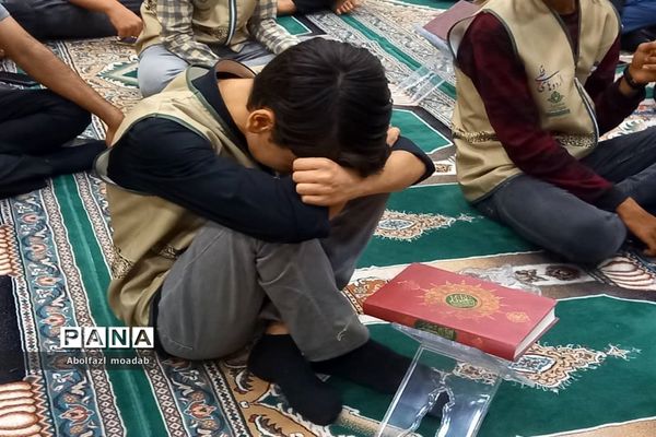 برگزاری ‌محفل انس با قرآن در ‌اردوی قطبی - گلستان