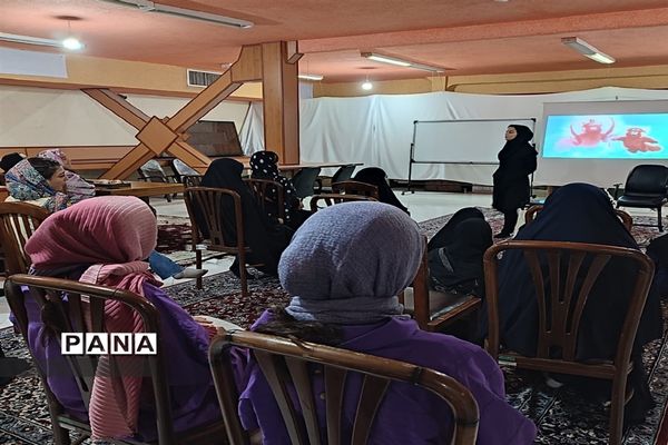 برگزاری‌آموزش‌های مهارت‌ و یادگیری‌ در تابستان شاد مدرسه فرزانگان ورامین